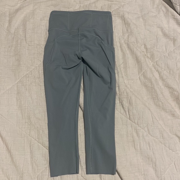 LULULEMON CAPRI LEGGINGS!! - Picture 2 of 4